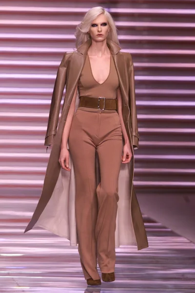 Look 17